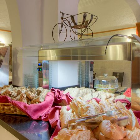 Hotel Roca Bella Es Pujols Eksteriør bilde