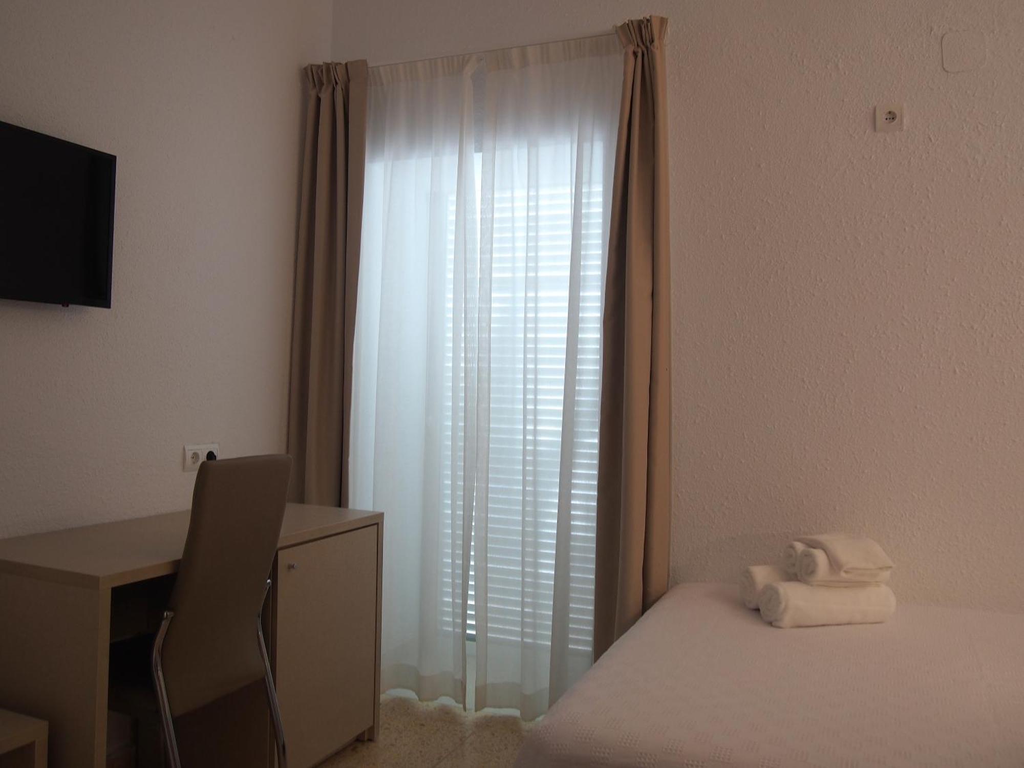 Hotel Roca Bella Es Pujols Eksteriør bilde